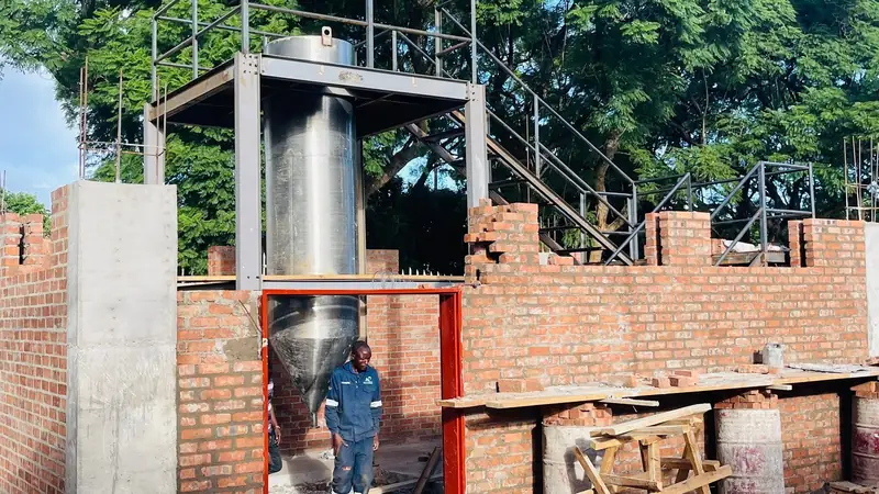 Stainless steel process vessel installed with an access platform